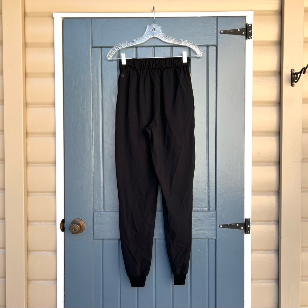 Lululemon Stretch High Rise Jogger Paper
Bag Waist Women’s Size 2 - Picture 3 of 8
